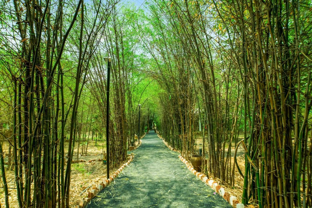 Lemon Tree Wildlife Resort, Bandhavgarh Tala  Exterior photo